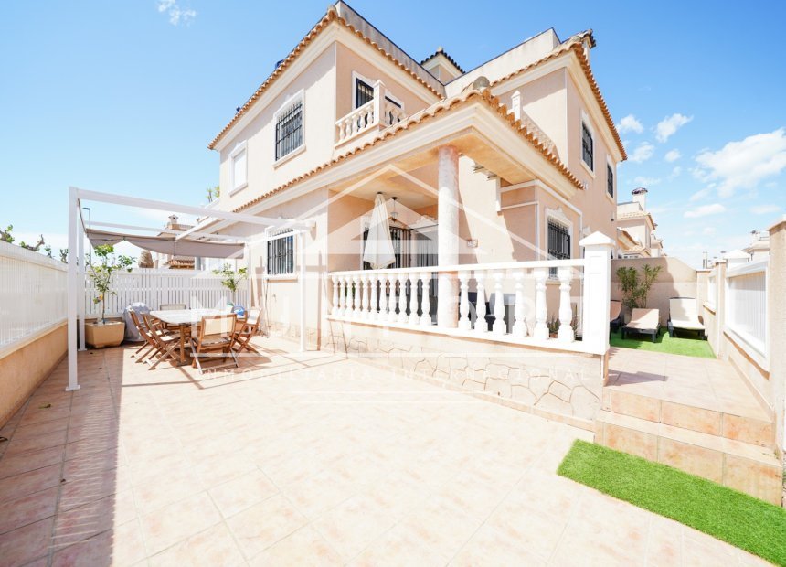 Alquiler a largo plazo - Casas Adosadas -
Pilar de la Horadada - Torre de la Horadada
