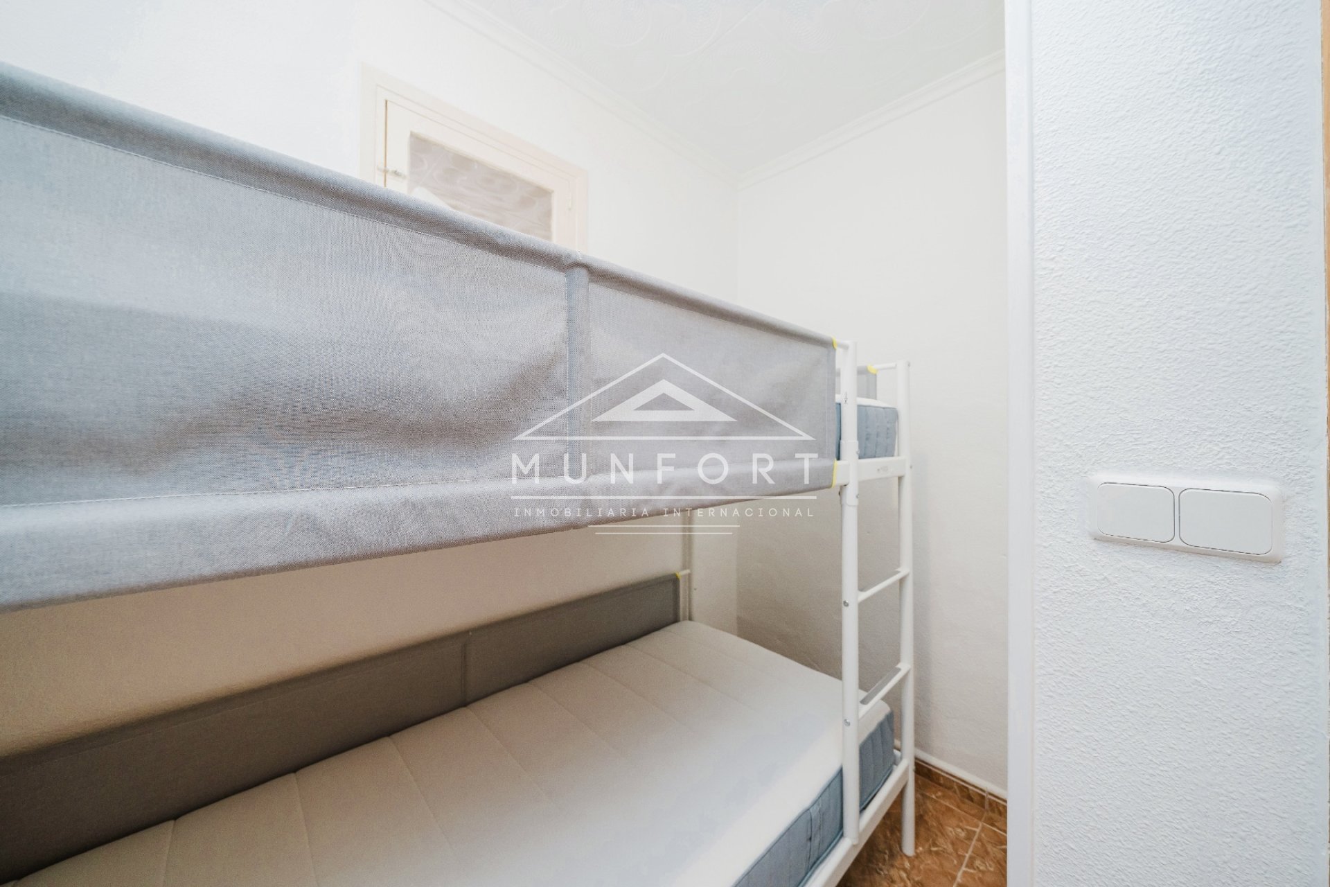 Återförsäljning - Bungalows -
Los Nietos