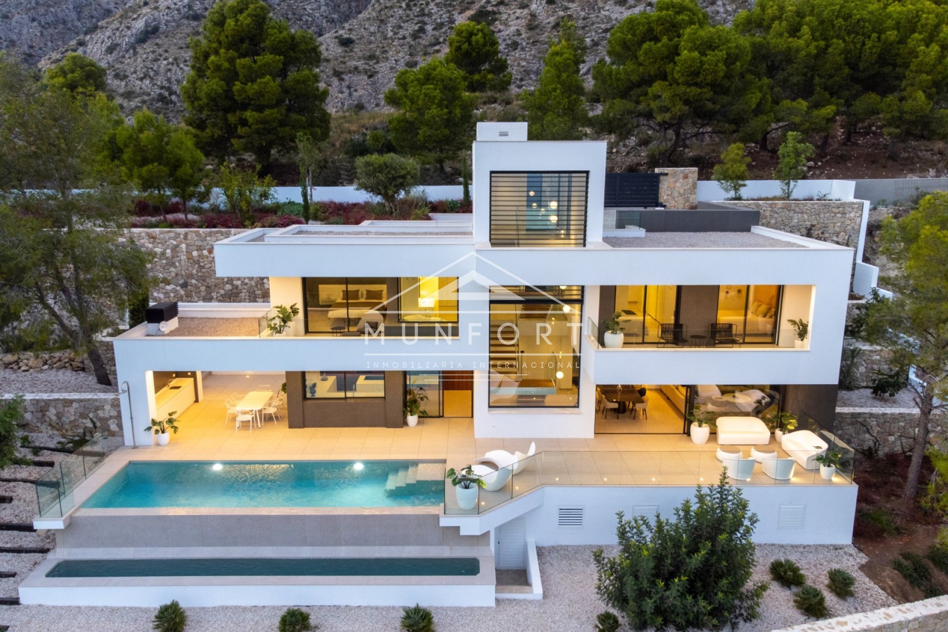 Återförsäljning - Lyxvillor -
Altea