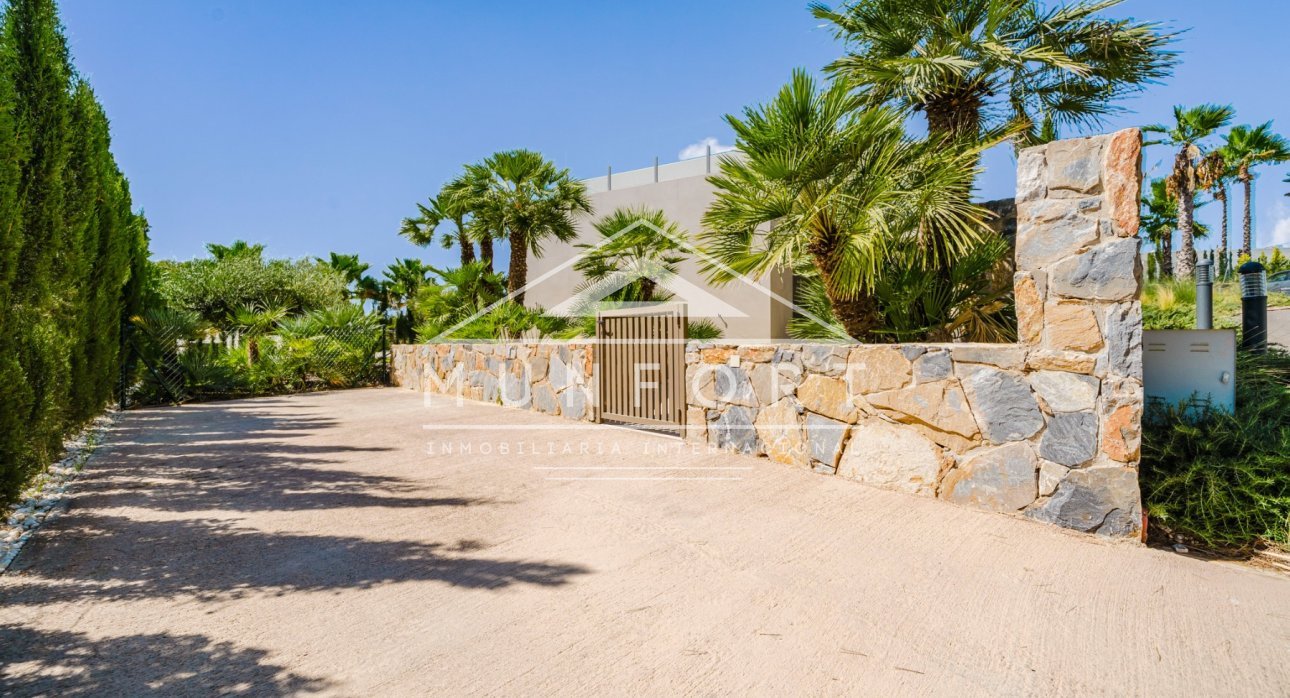Återförsäljning - Lyxvillor -
Orihuela Costa - Las Colinas Golf