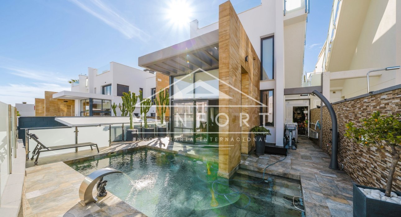 Återförsäljning - Lyxvillor -
Orihuela Costa - Lomas de Cabo Roig