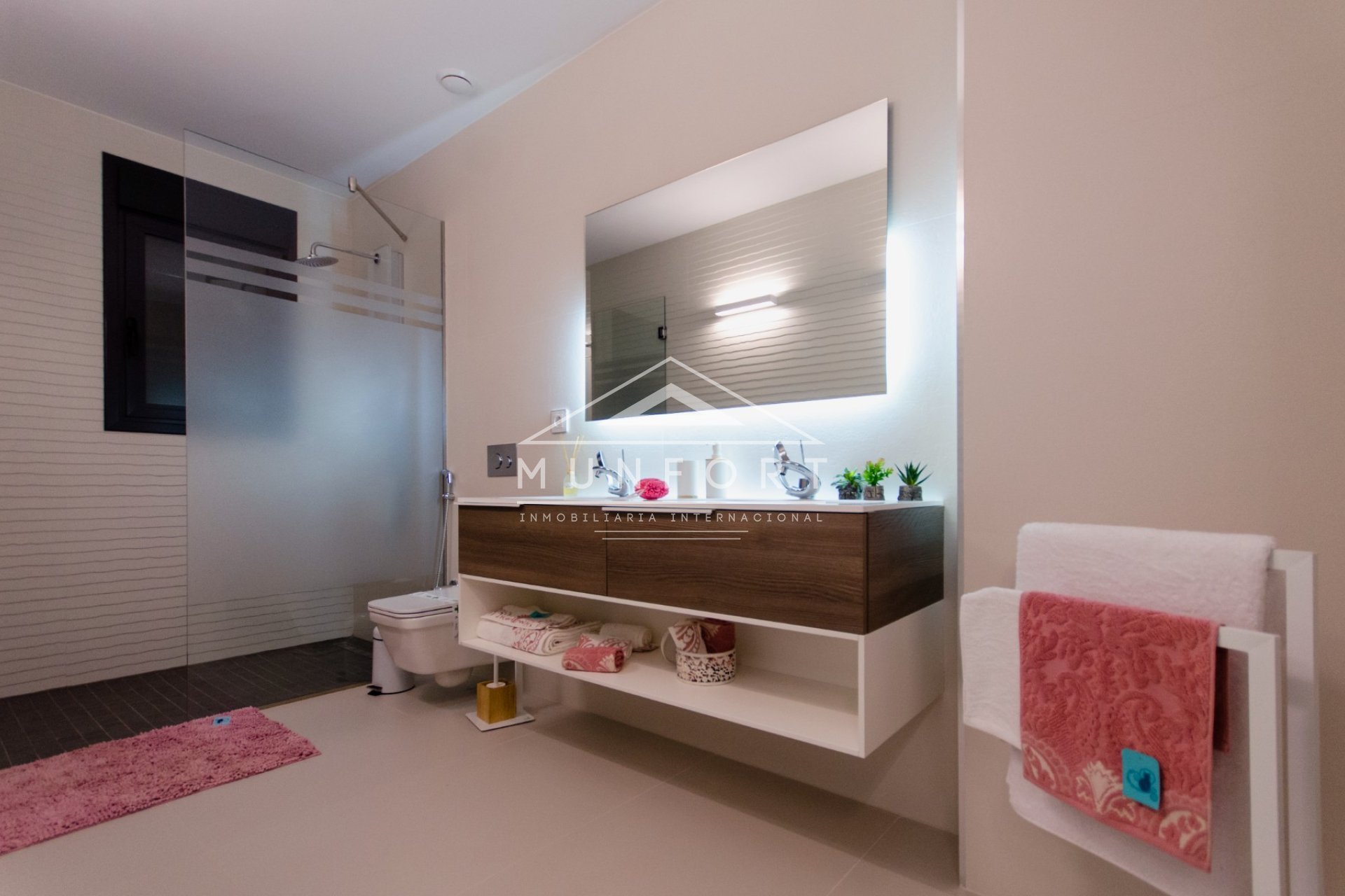 Återförsäljning - Lyxvillor -
San Miguel de Salinas