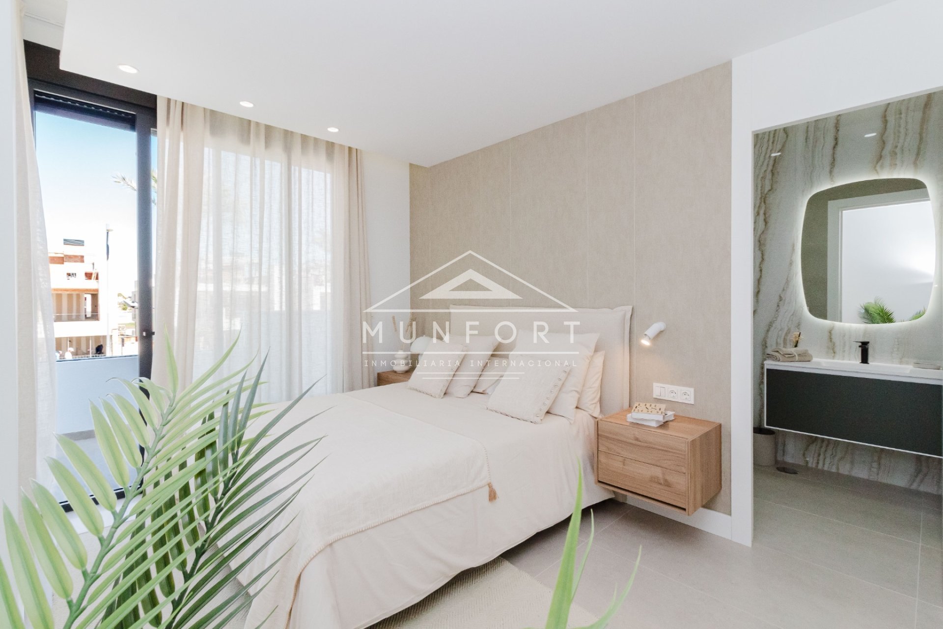 Återförsäljning - Lyxvillor -
Torre-Pacheco - Santa Rosal&iacute;a Lake and Life Resort