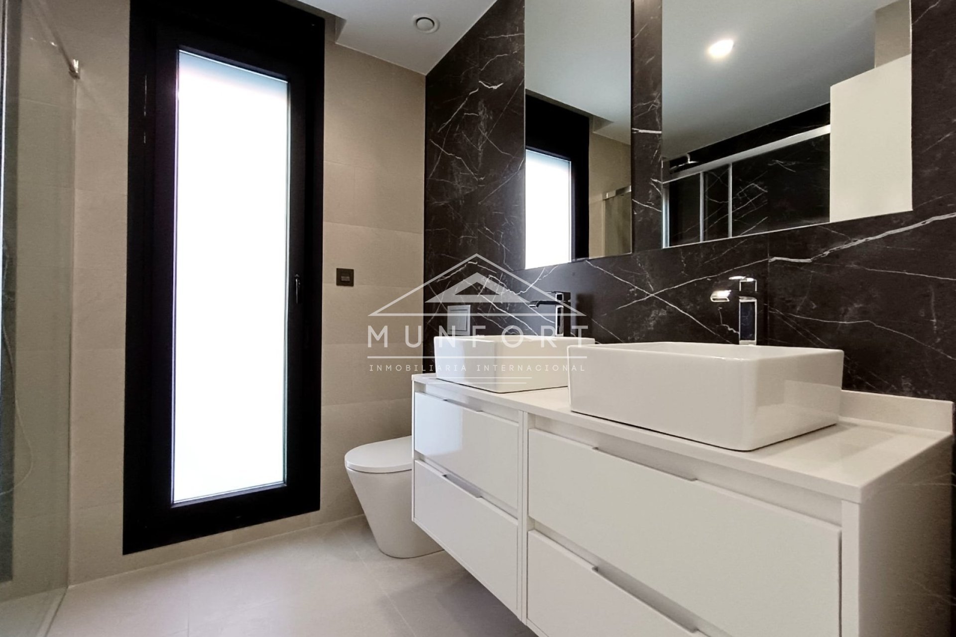 Återförsäljning - Radhus -
Benijófar