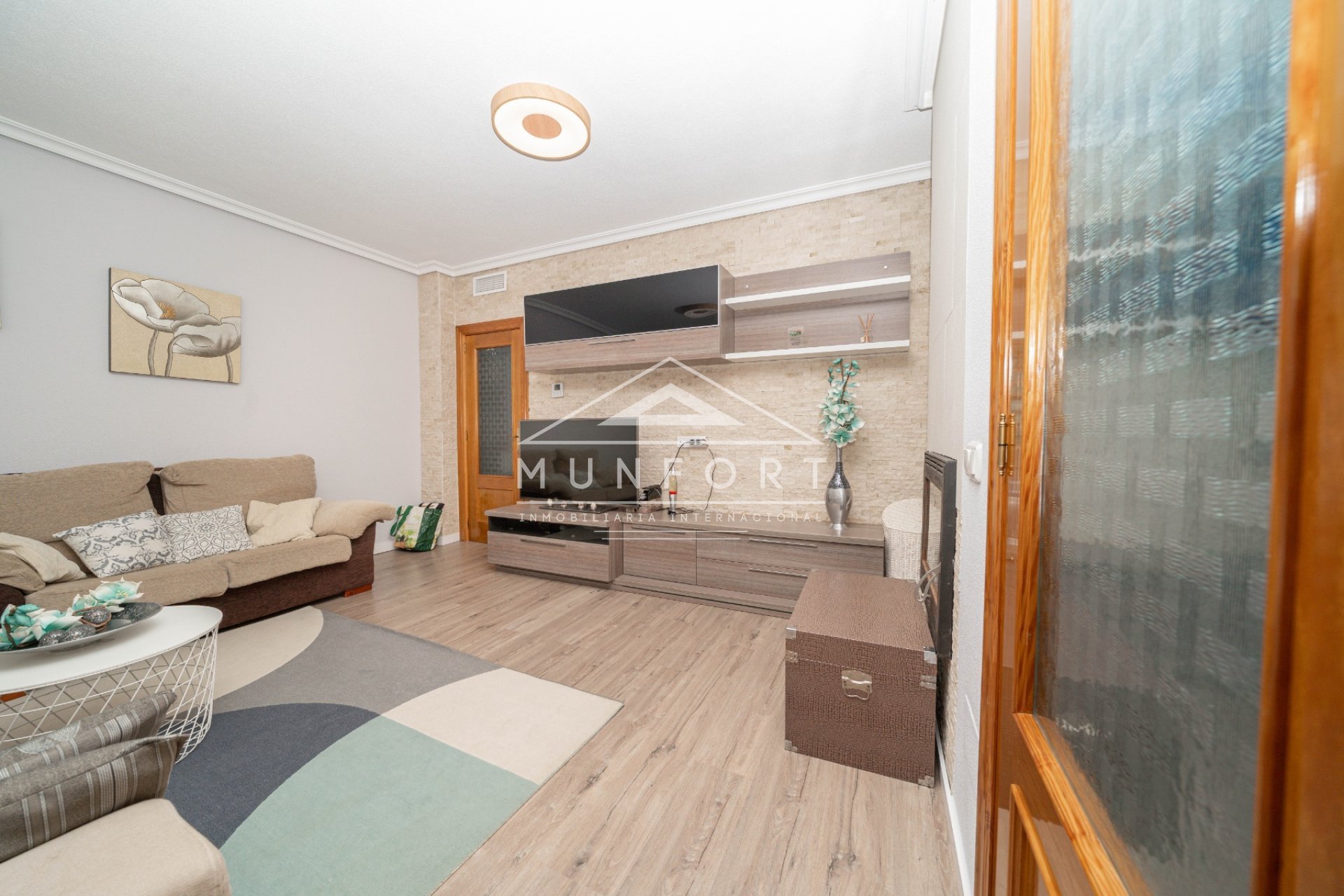 Återförsäljning - Radhus -
Roldán