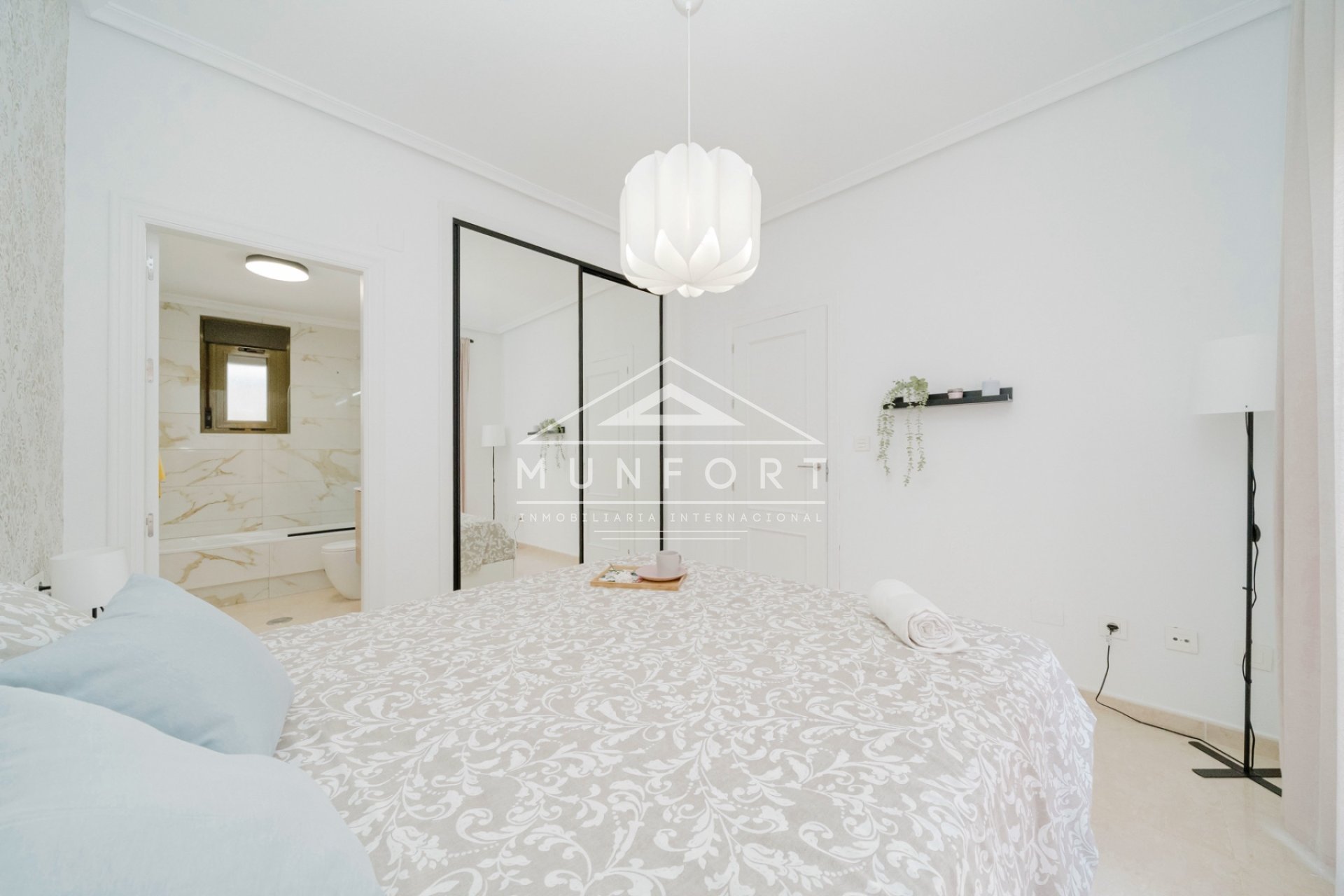 Återförsäljning - Radhus -
San Miguel de Salinas