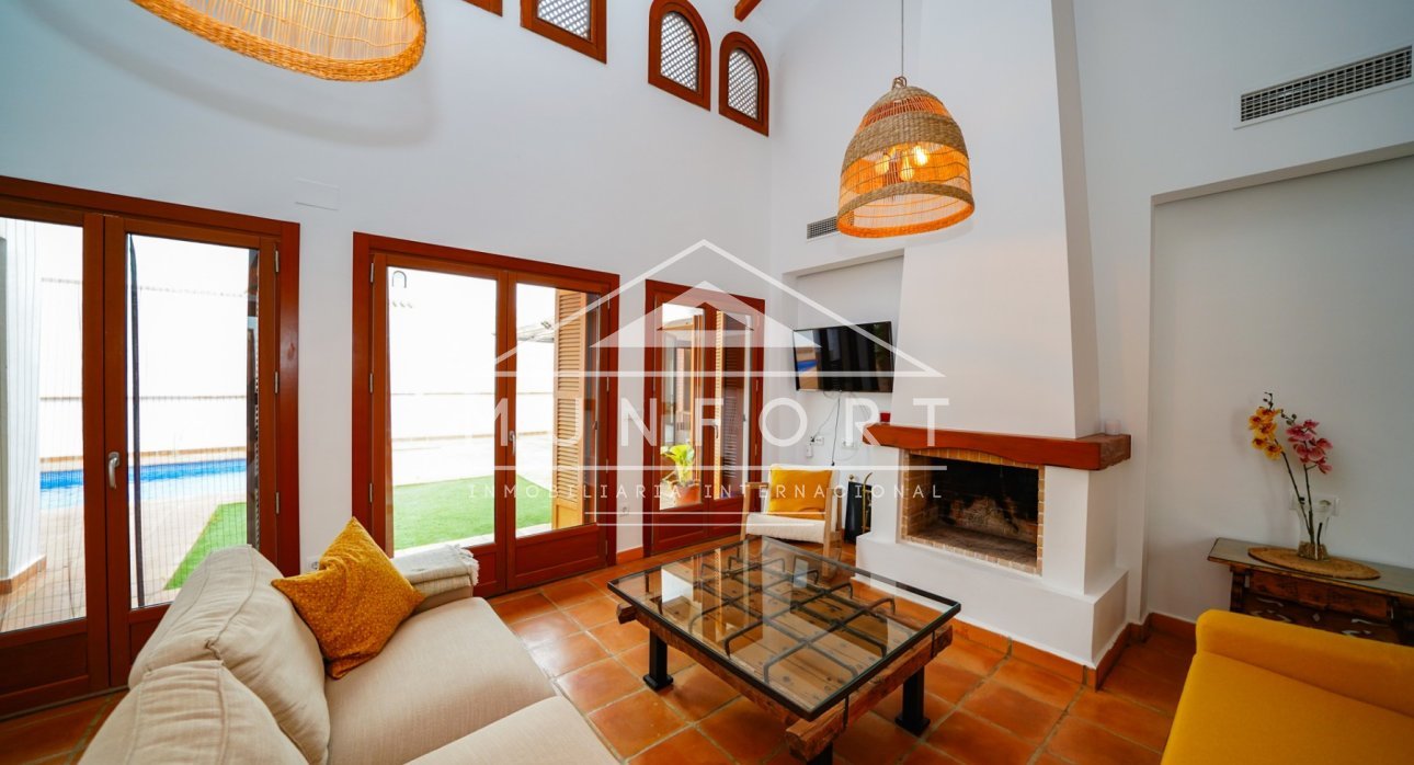 Återförsäljning - Villor -
Baños y mendigo - Baños y Mendigo