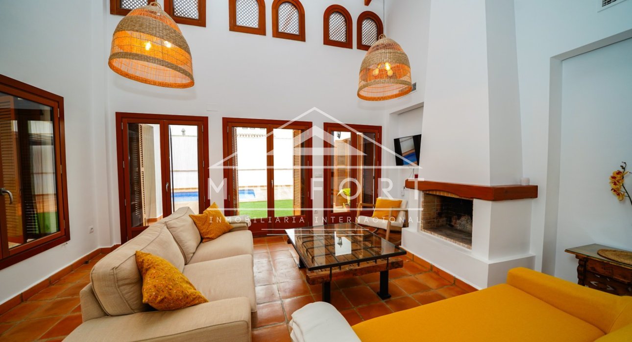 Återförsäljning - Villor -
Baños y mendigo - Baños y Mendigo