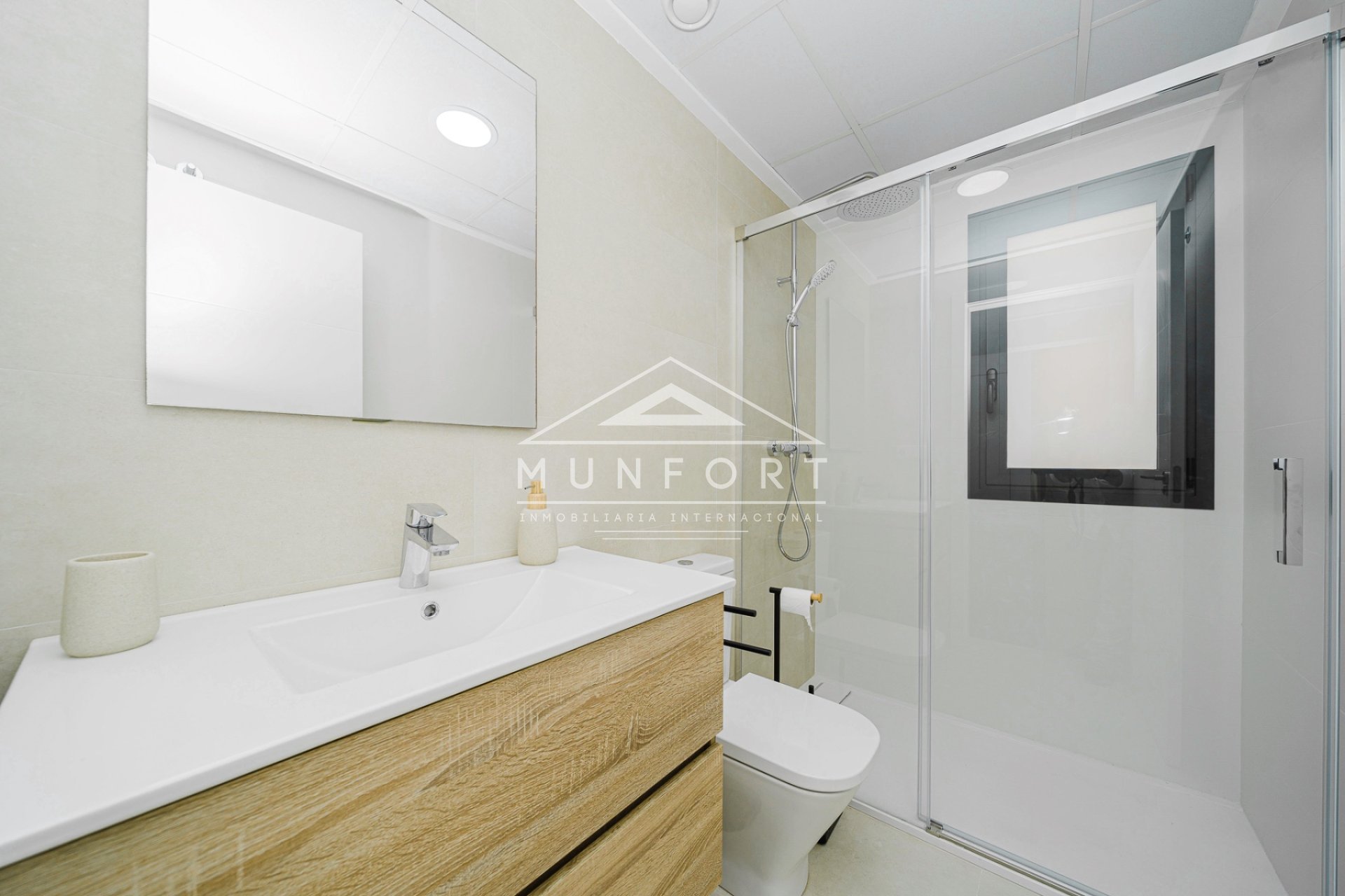 Återförsäljning - Villor -
Cox