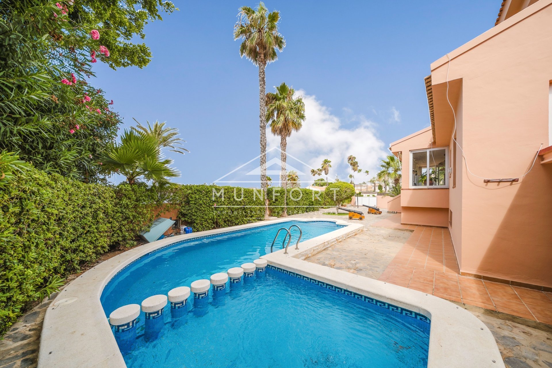 Återförsäljning - Villor -
La Manga