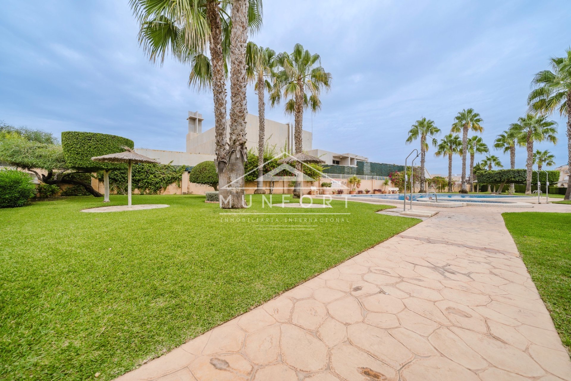 Återförsäljning - Villor -
Orihuela Costa - La Regia