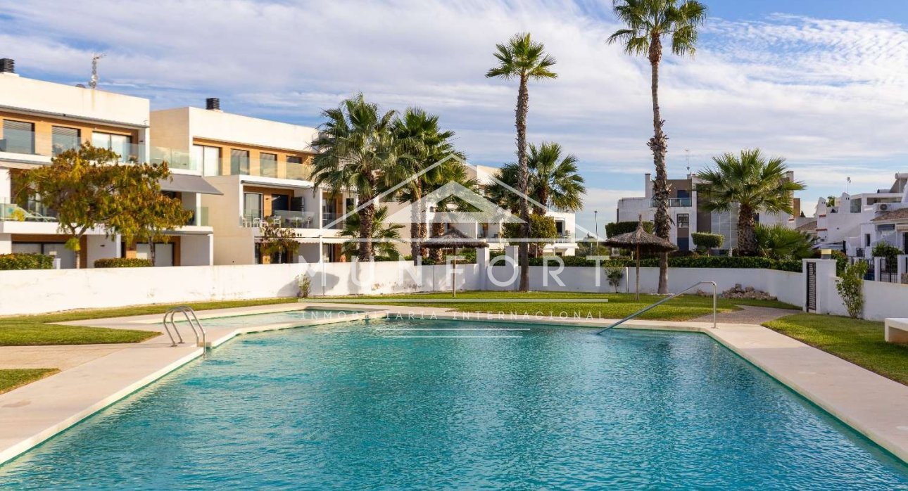 Återförsäljning - Villor -
Orihuela Costa - Los Altos de Villamartín