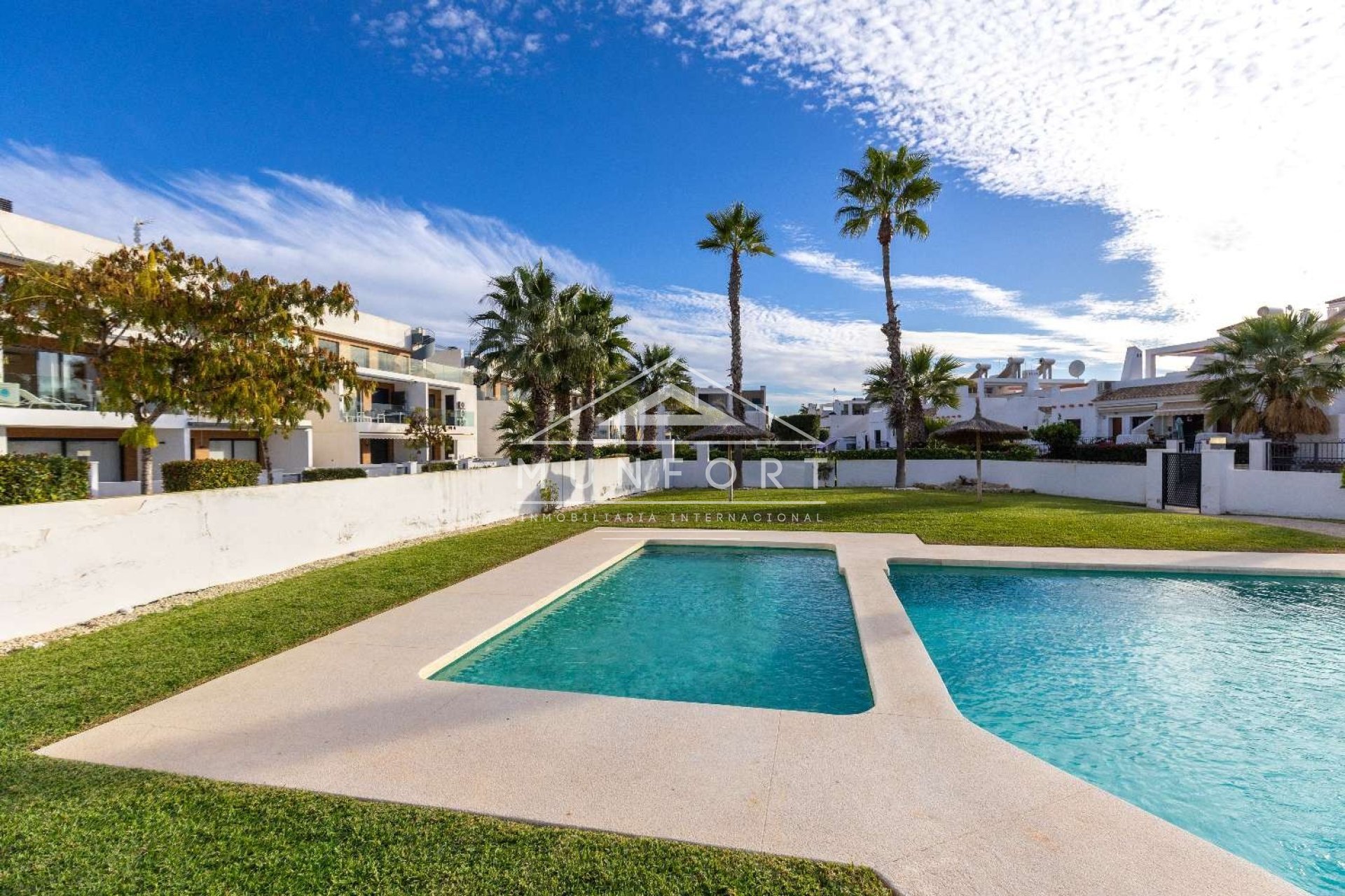 Återförsäljning - Villor -
Orihuela Costa - Los Altos de Villamartín