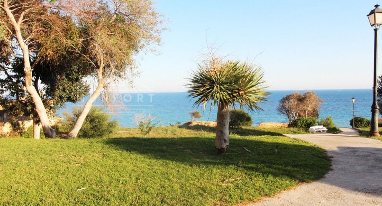 Återförsäljning - Villor -
Orihuela Costa