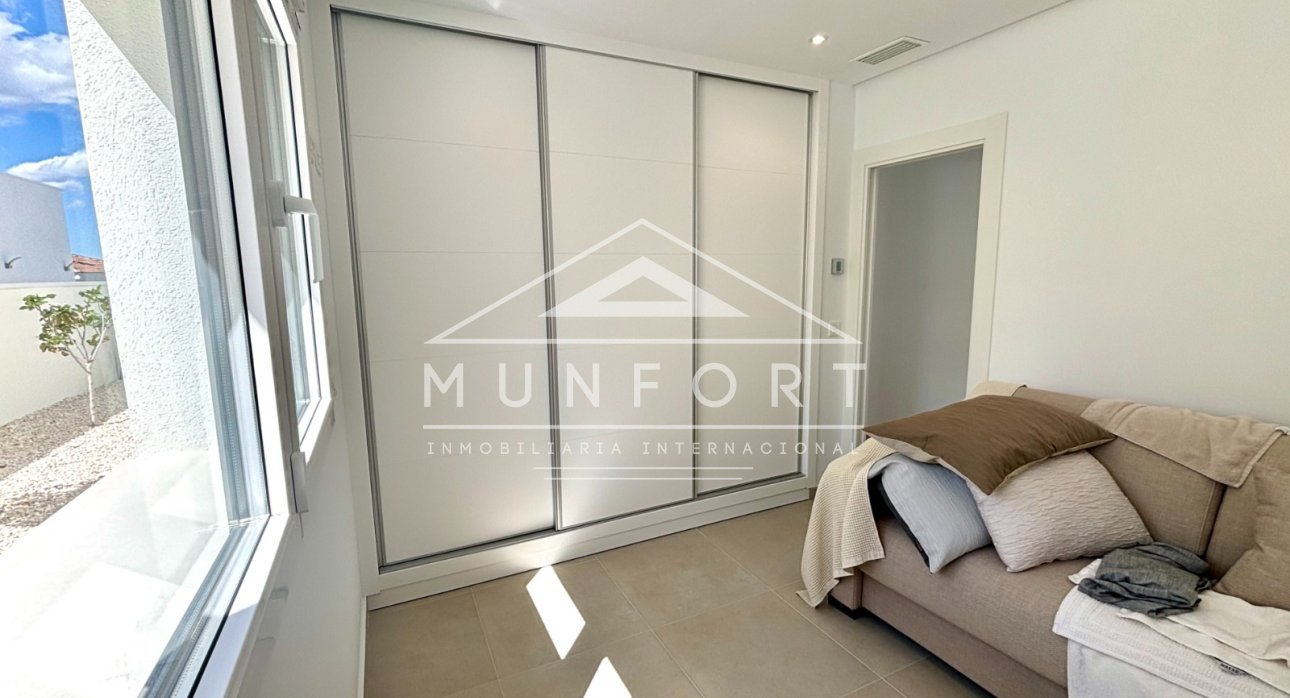 Återförsäljning - Villor -
Rojales