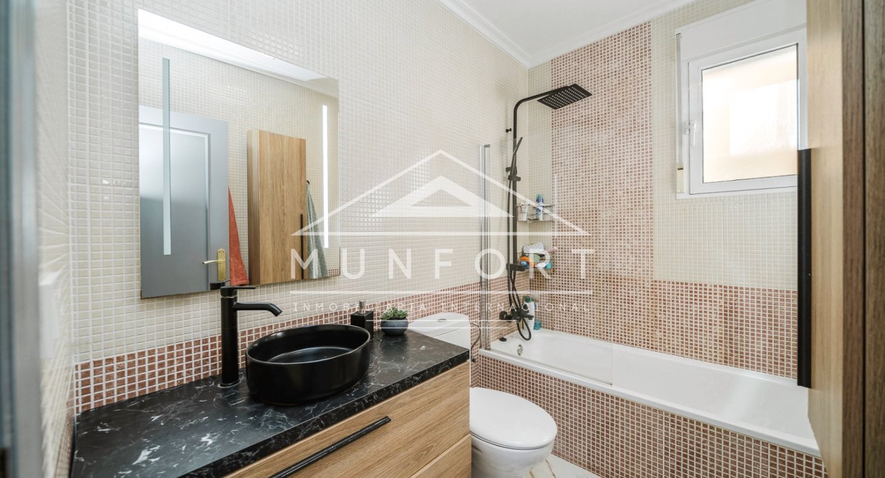 Återförsäljning - Villor -
San Miguel de Salinas