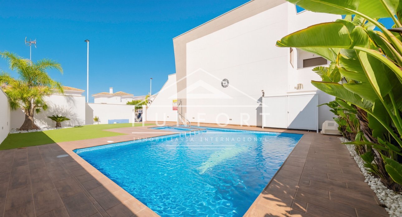 Herverkoop - Bungalows -
San Pedro del Pinatar - Lo Pag&aacute;n