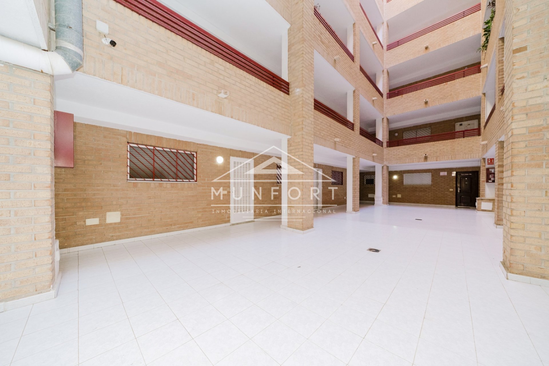 Herverkoop - Commerciële panden -
Torrevieja - Centro - Torrevieja