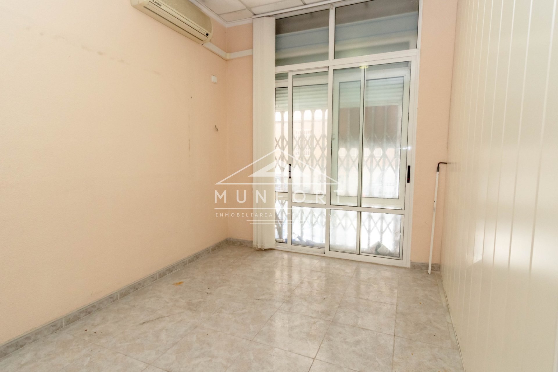 Herverkoop - Commerciële panden -
Torrevieja - Centro - Torrevieja
