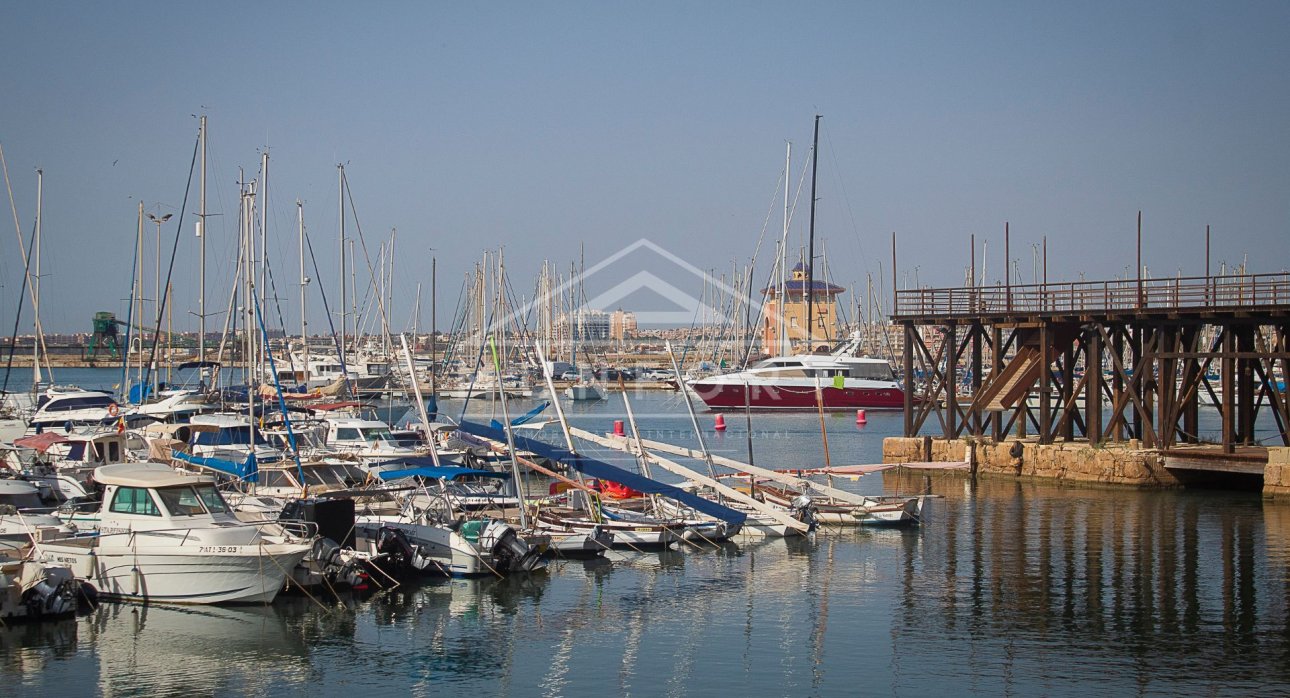 Herverkoop - Commerciële panden -
Torrevieja