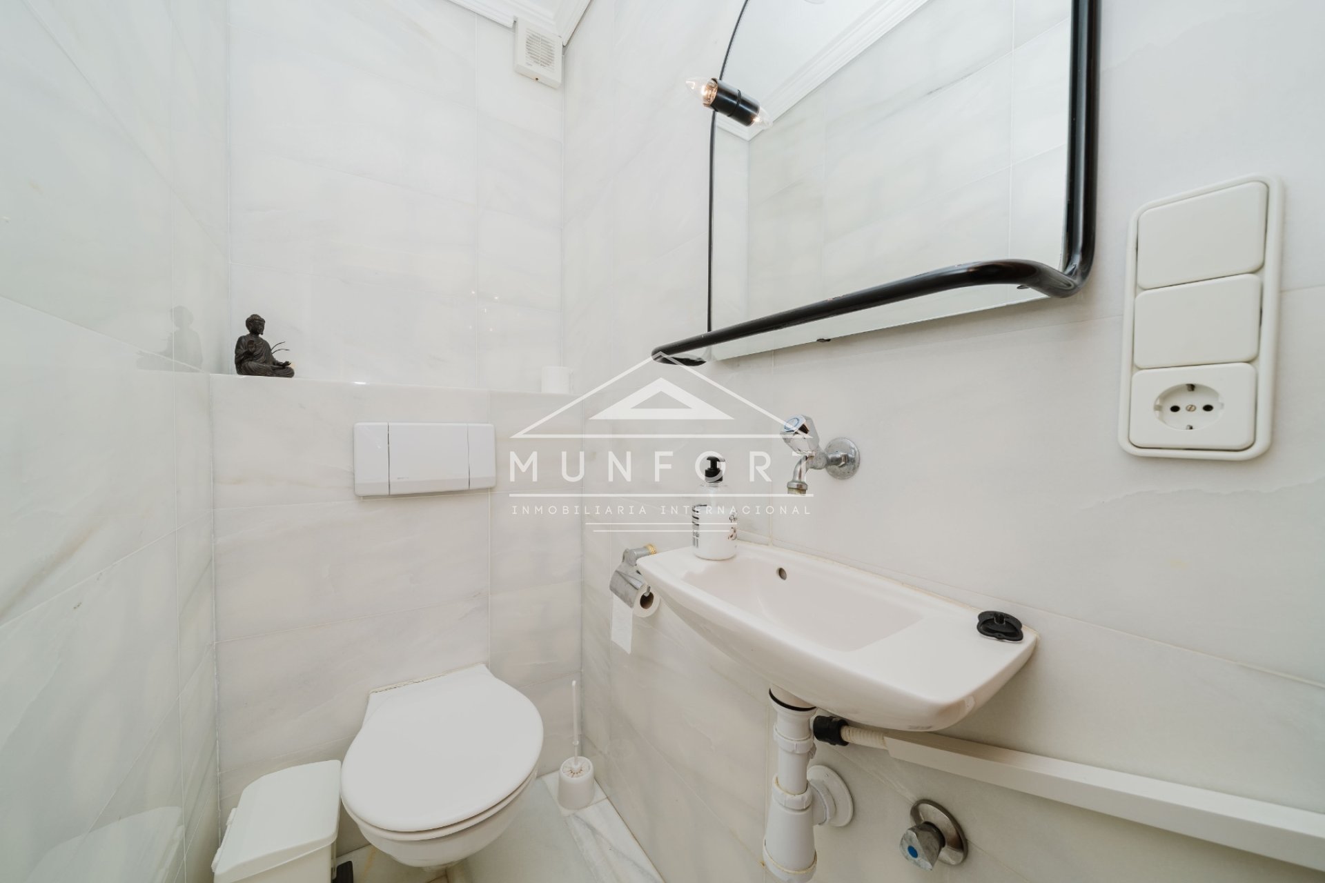 Herverkoop - Gebouw -
Cartagena - La Manga