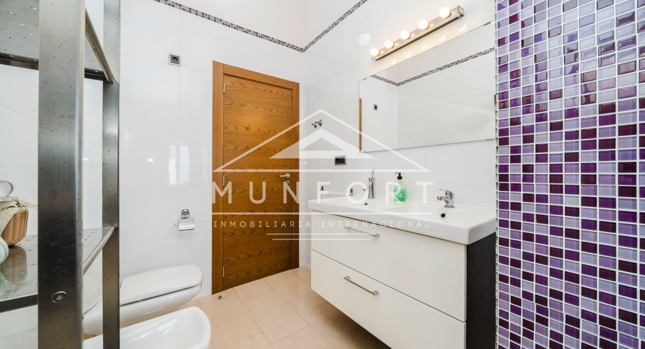 Herverkoop - Gebouw -
Pilar de la Horadada