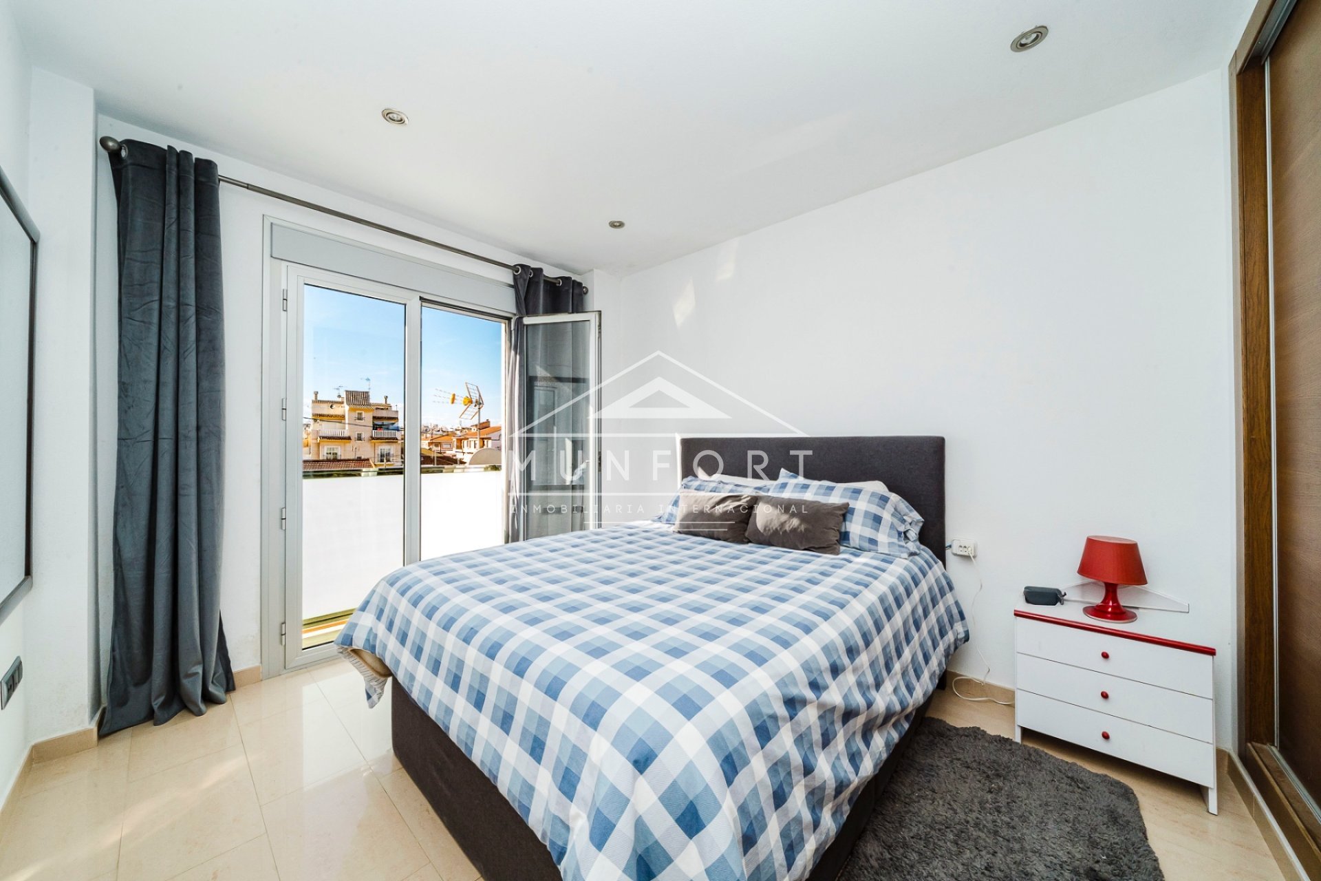 Herverkoop - Gebouw -
Pilar de la Horadada