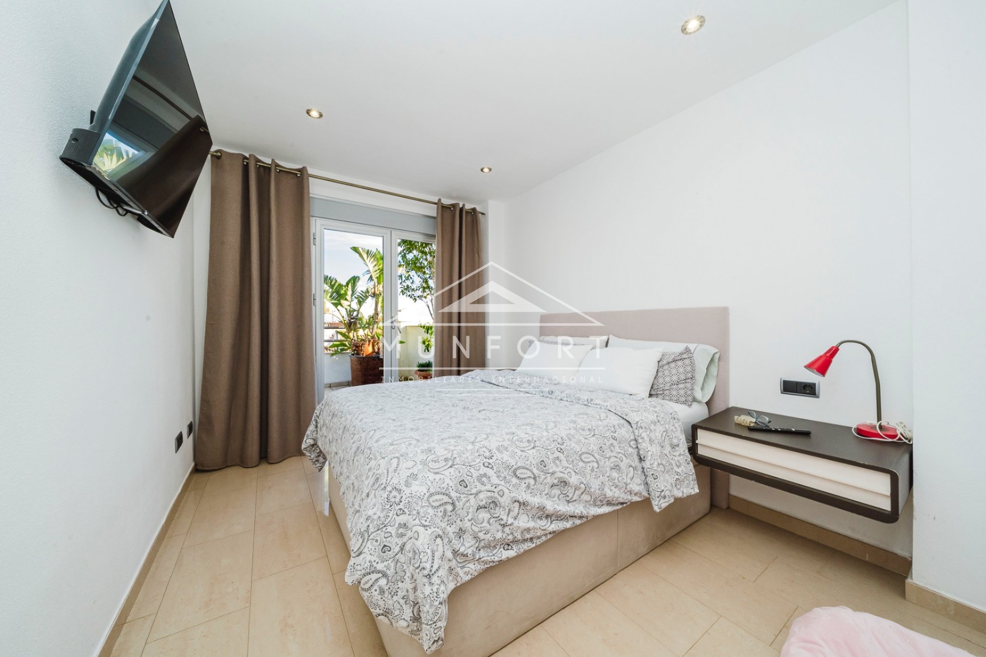 Herverkoop - Gebouw -
Pilar de la Horadada