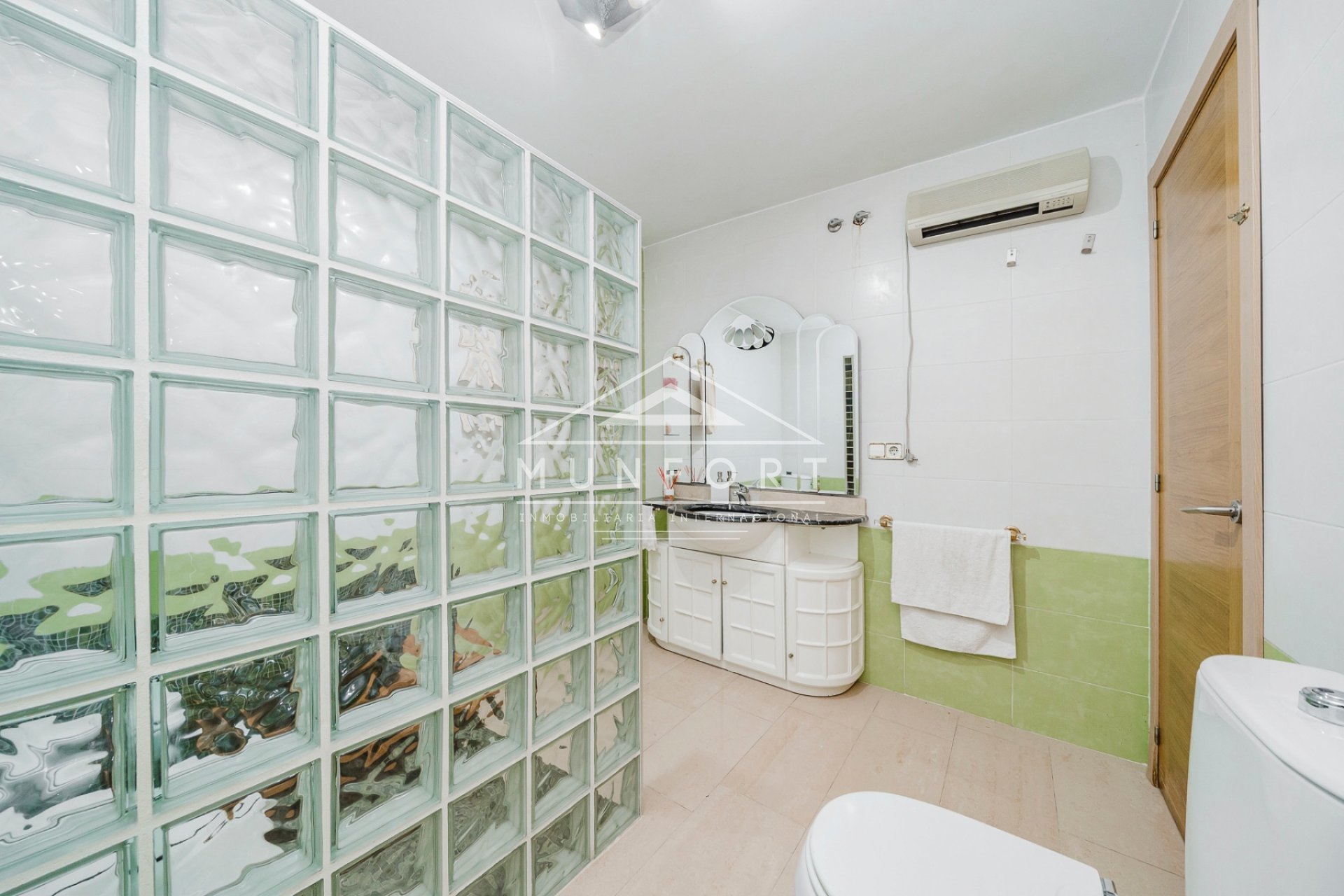 Herverkoop - Gebouw -
Pilar de la Horadada