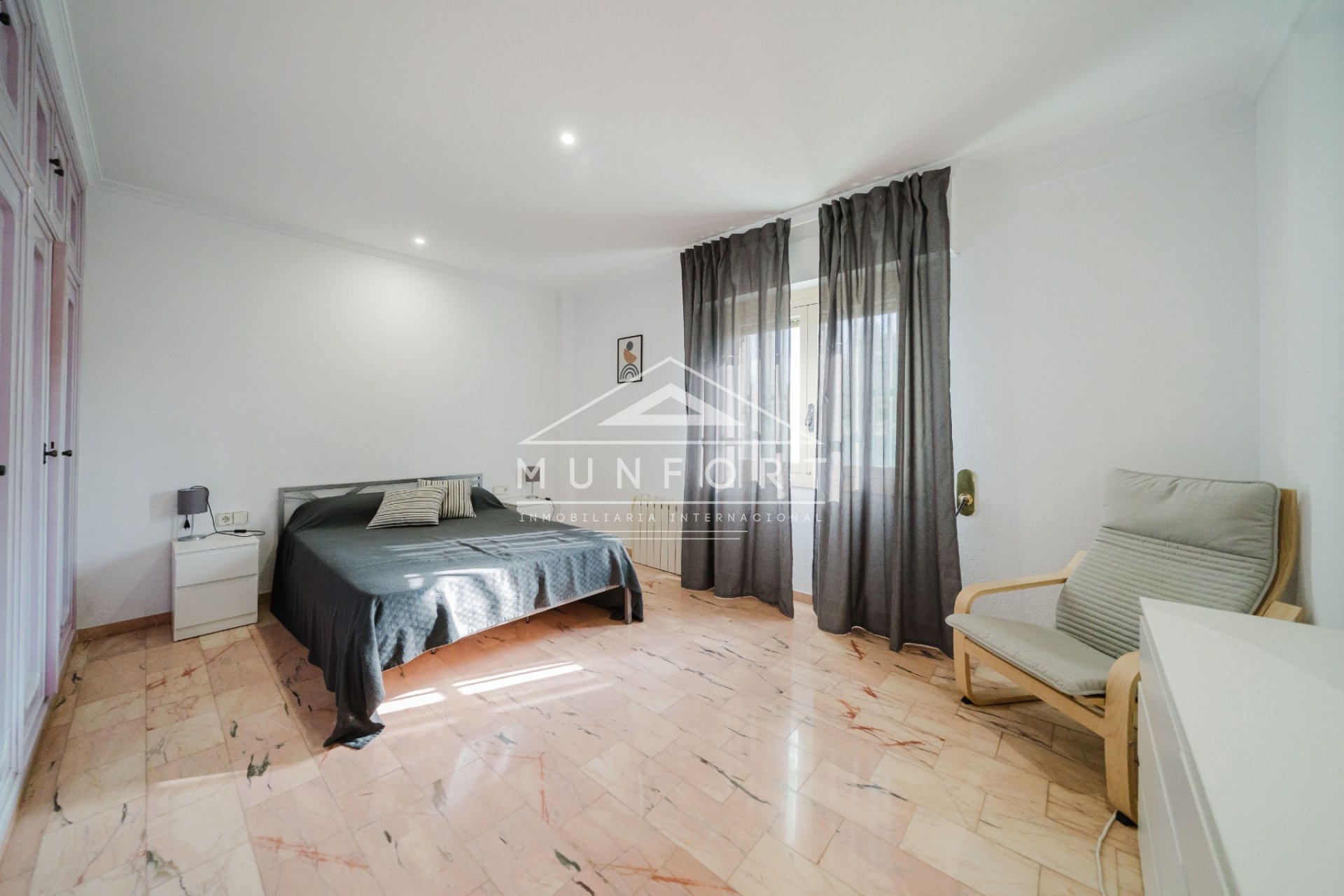 Herverkoop - Landhuizen -
ALICANTE - Alicante