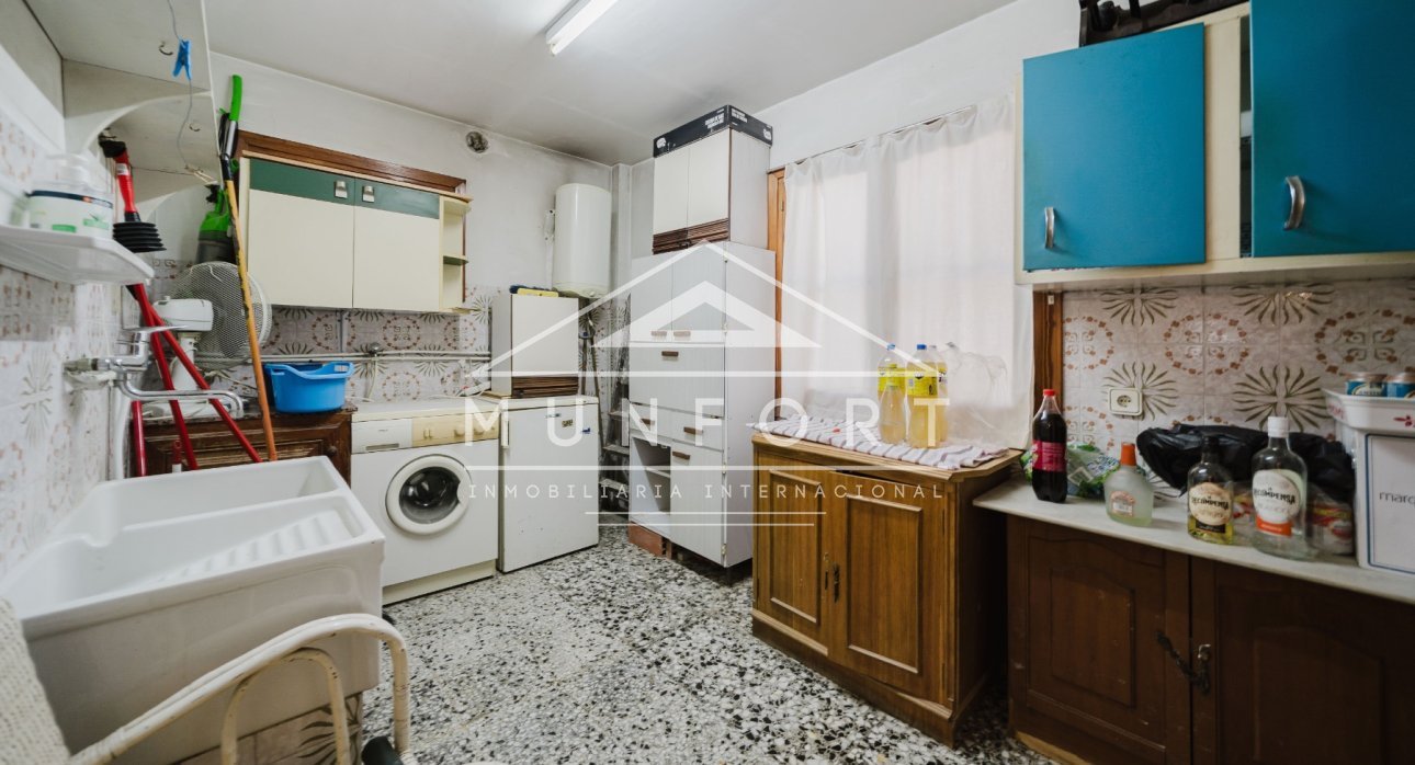 Herverkoop - Landhuizen -
ALICANTE - Alicante