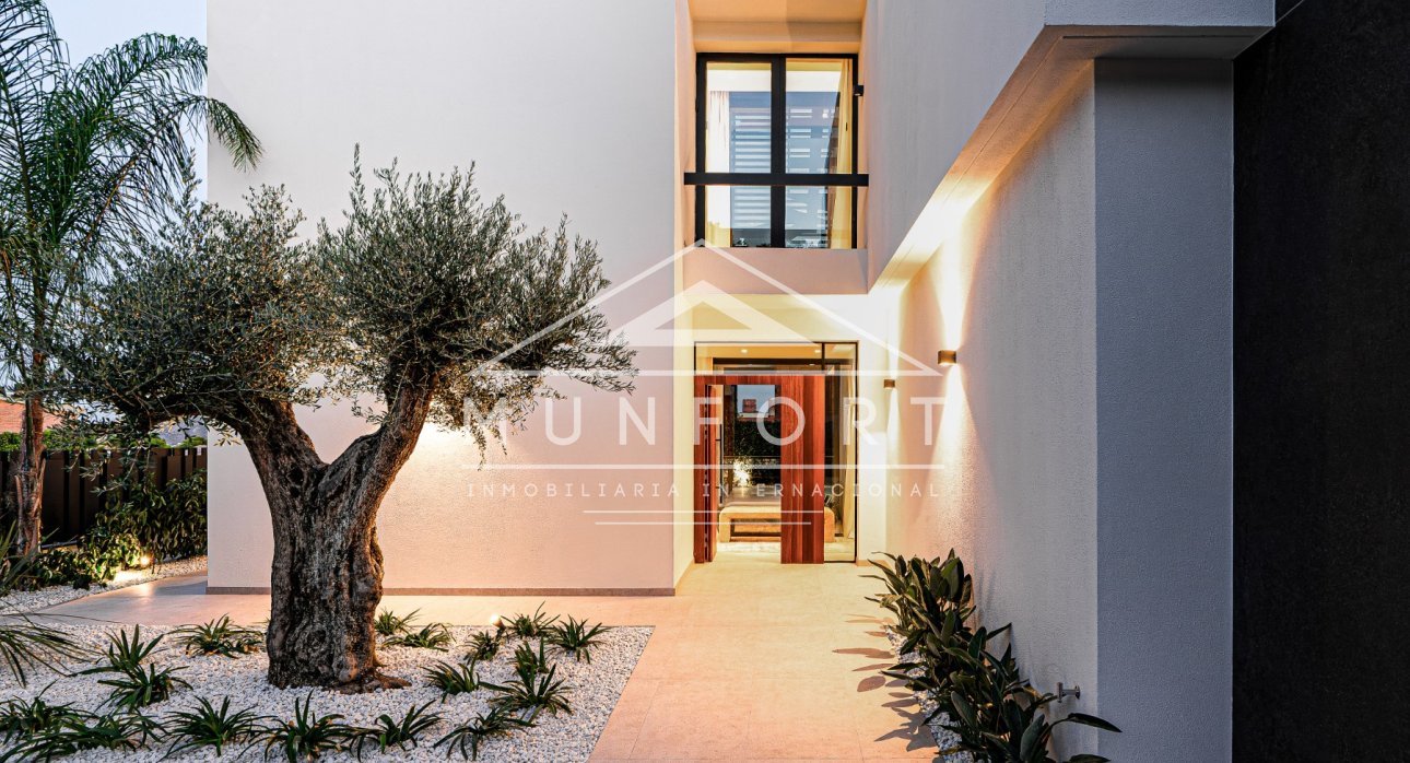 Herverkoop - Luxe villa's -
Benidorm