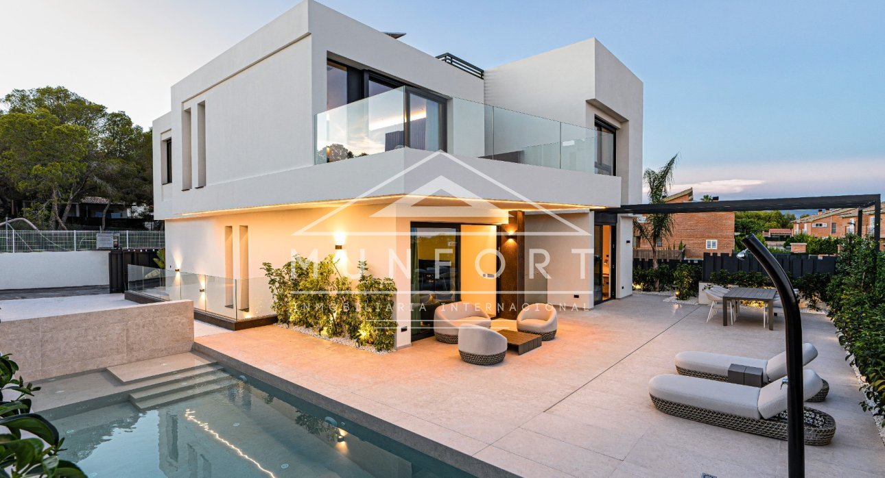 Herverkoop - Luxe villa's -
Benidorm