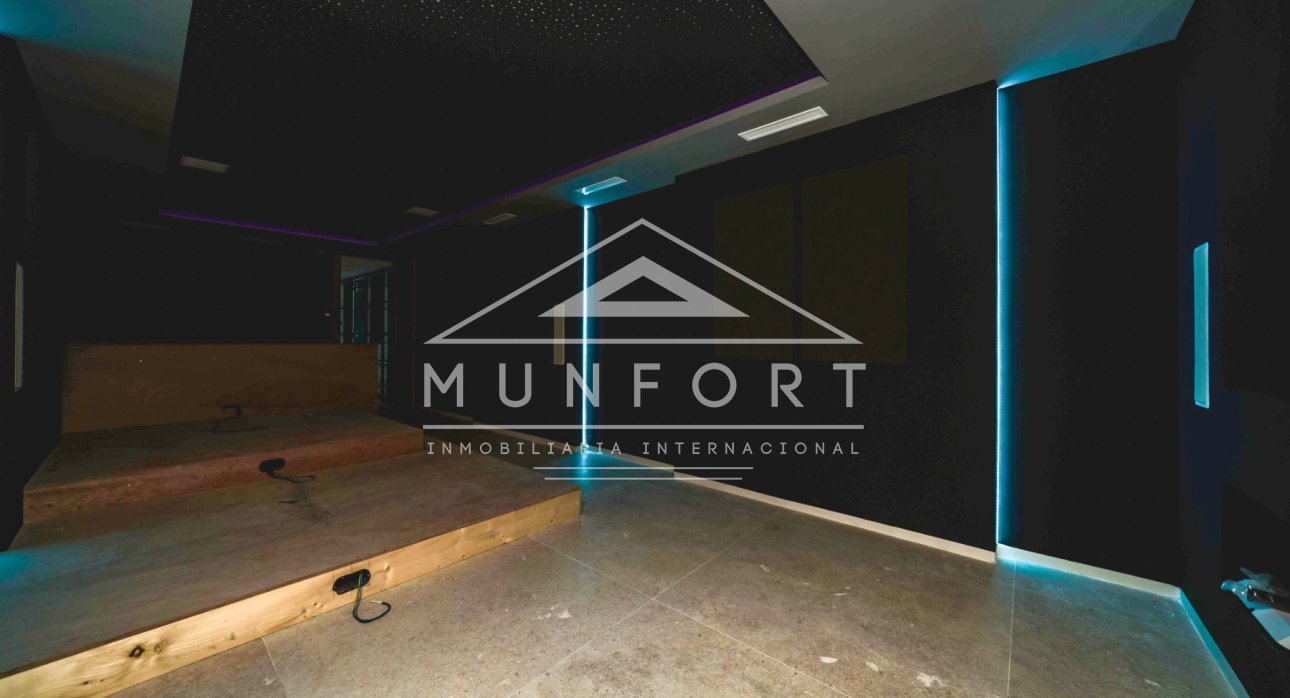 Herverkoop - Luxe villa's -
Benissa