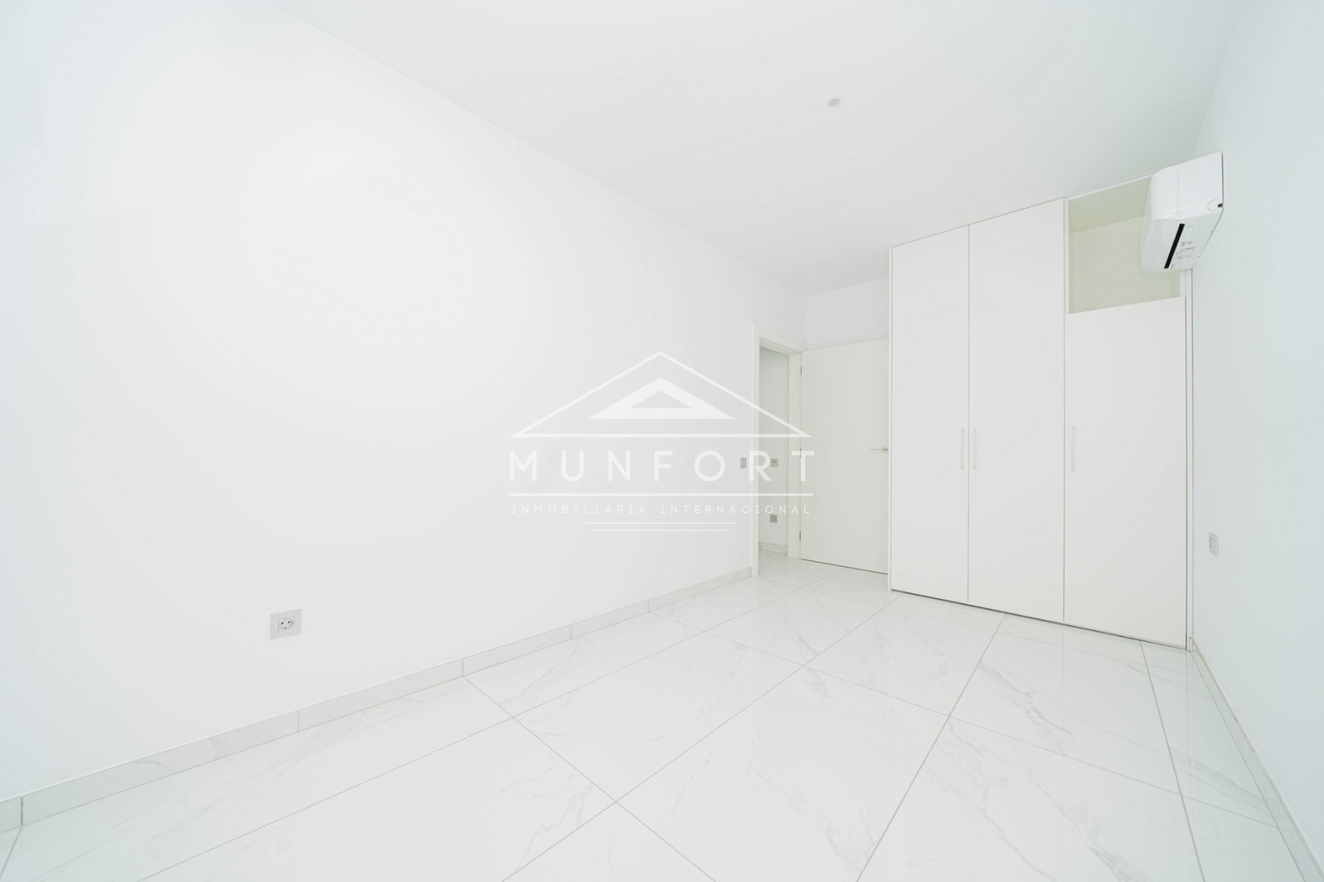 Herverkoop - Luxe villa's -
Finestrat