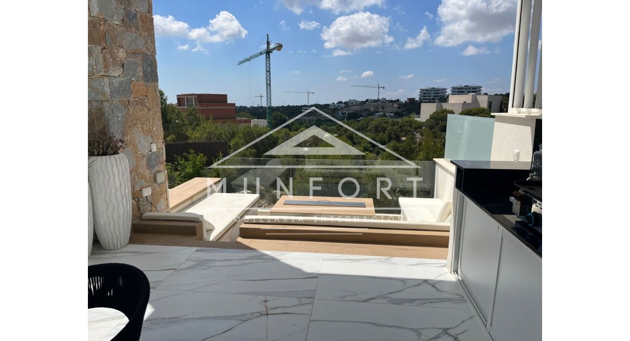 Herverkoop - Luxe villa's -
Orihuela Costa - Las Colinas Golf