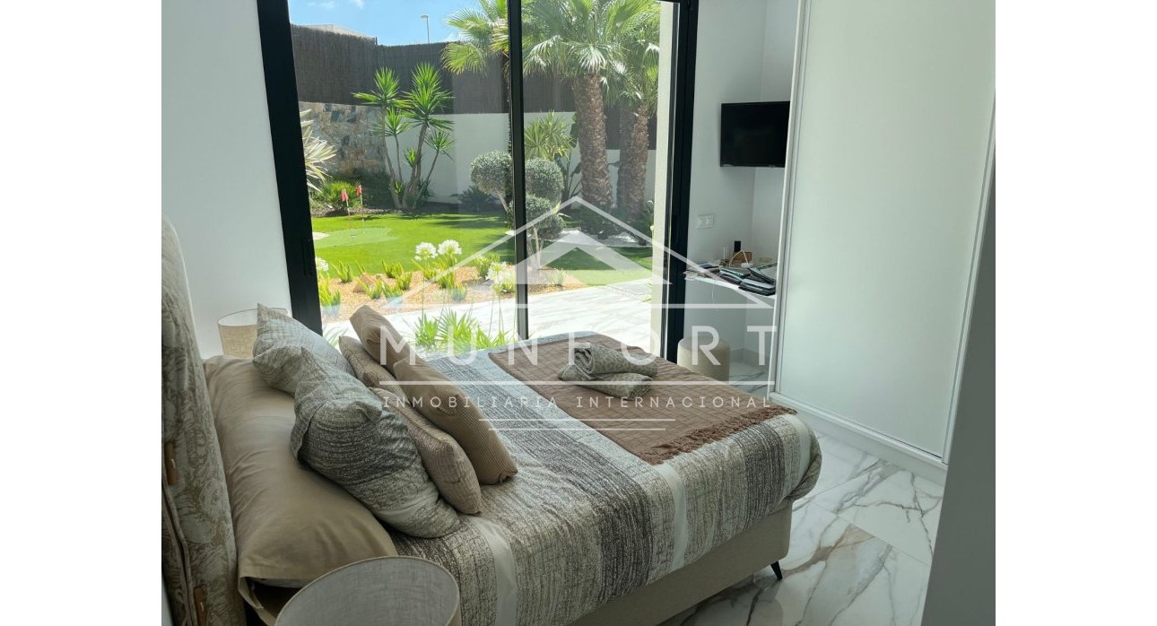 Herverkoop - Luxe villa's -
Orihuela Costa - Las Colinas Golf