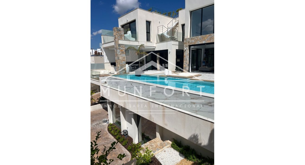 Herverkoop - Luxe villa's -
Orihuela Costa - Las Colinas Golf