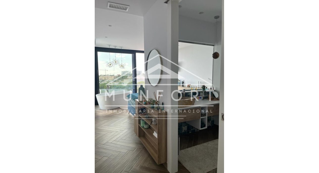 Herverkoop - Luxe villa's -
Orihuela Costa - Las Colinas Golf