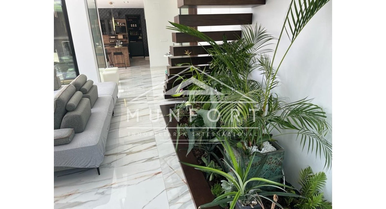 Herverkoop - Luxe villa's -
Orihuela Costa - Las Colinas Golf