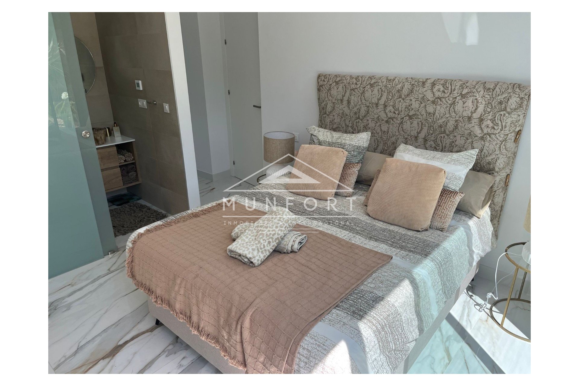 Herverkoop - Luxe villa's -
Orihuela Costa - Las Colinas Golf