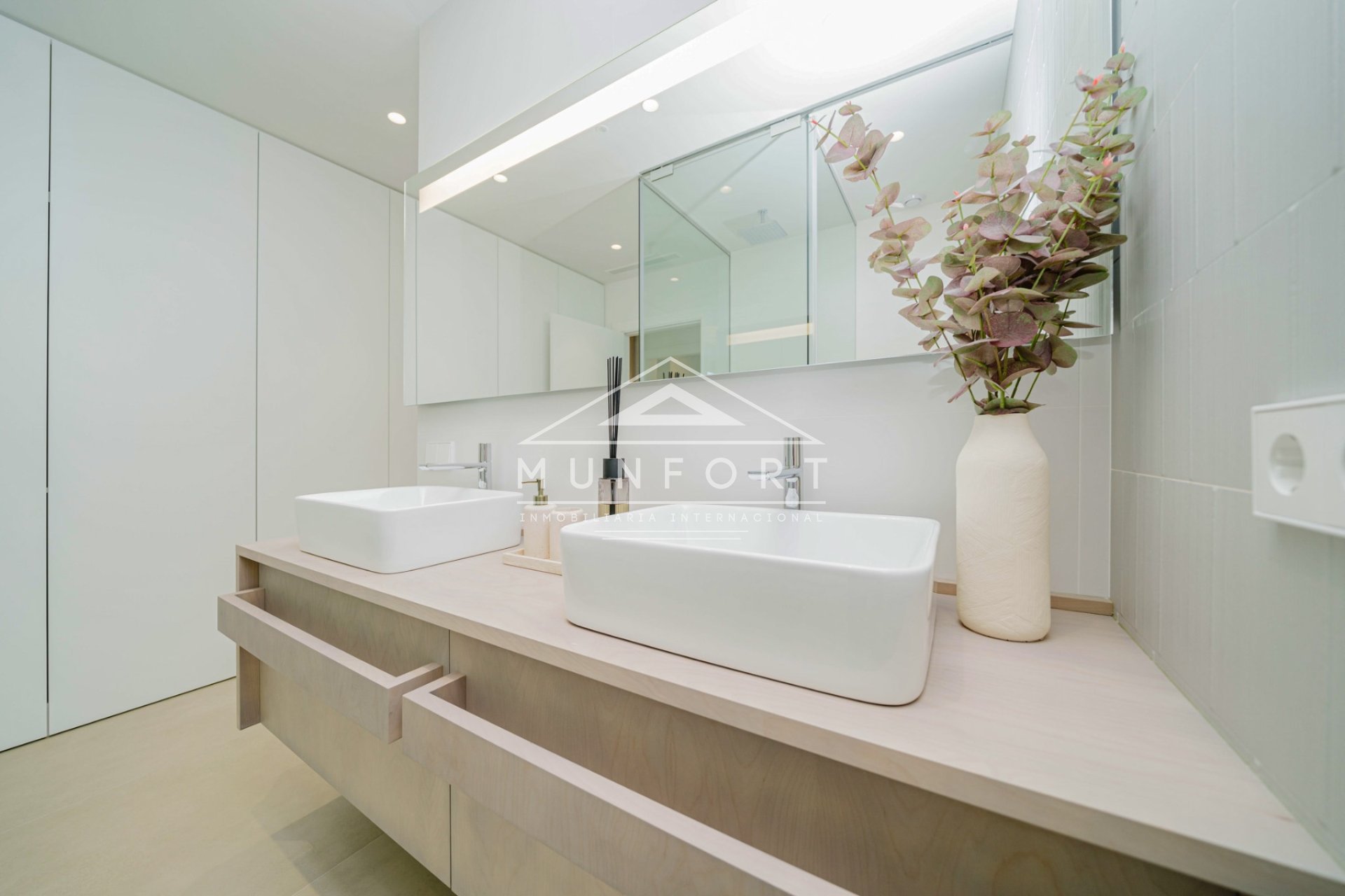 Herverkoop - Luxe villa's -
Orihuela Costa - Las Colinas Golf