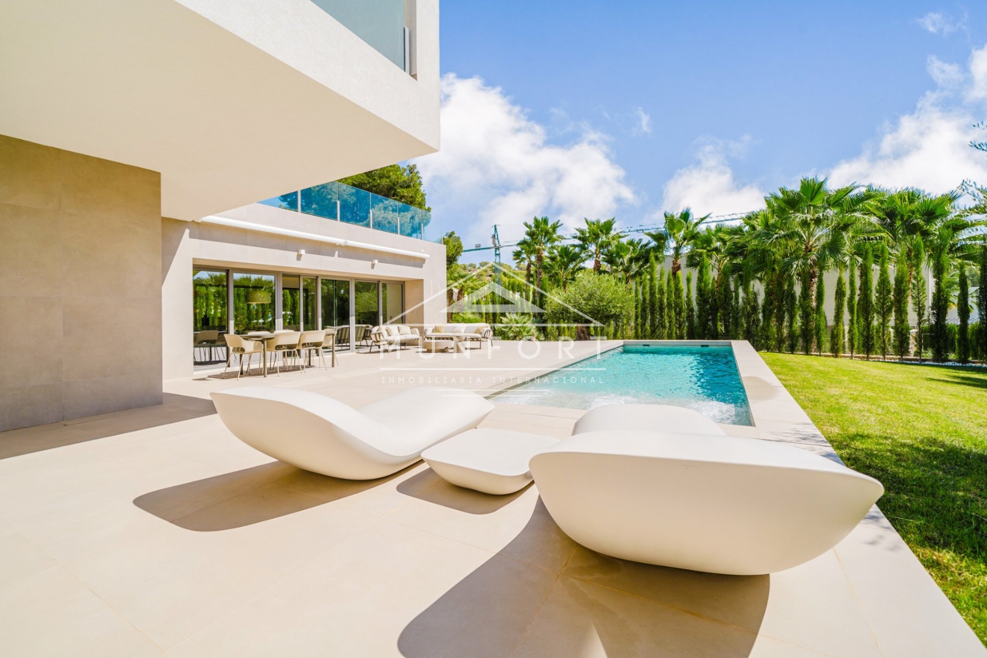 Herverkoop - Luxe villa's -
Orihuela Costa - Las Colinas Golf