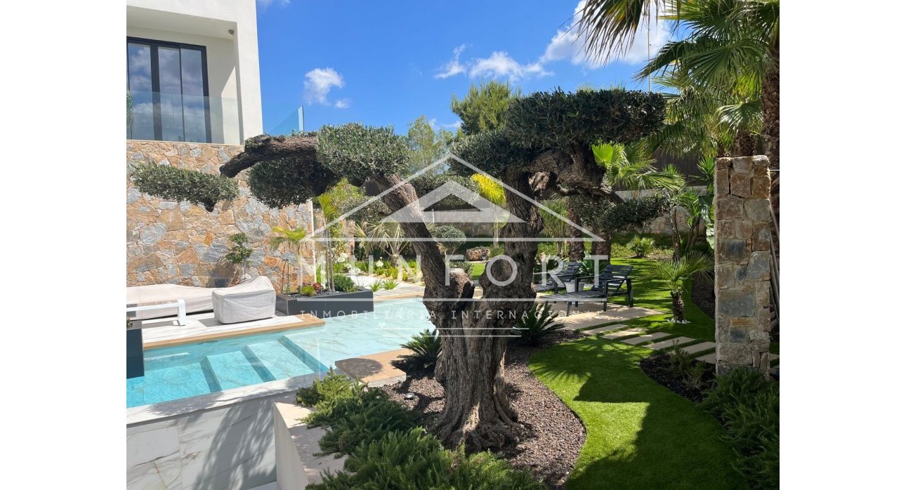 Herverkoop - Luxe villa's -
Orihuela Costa - Las Colinas Golf