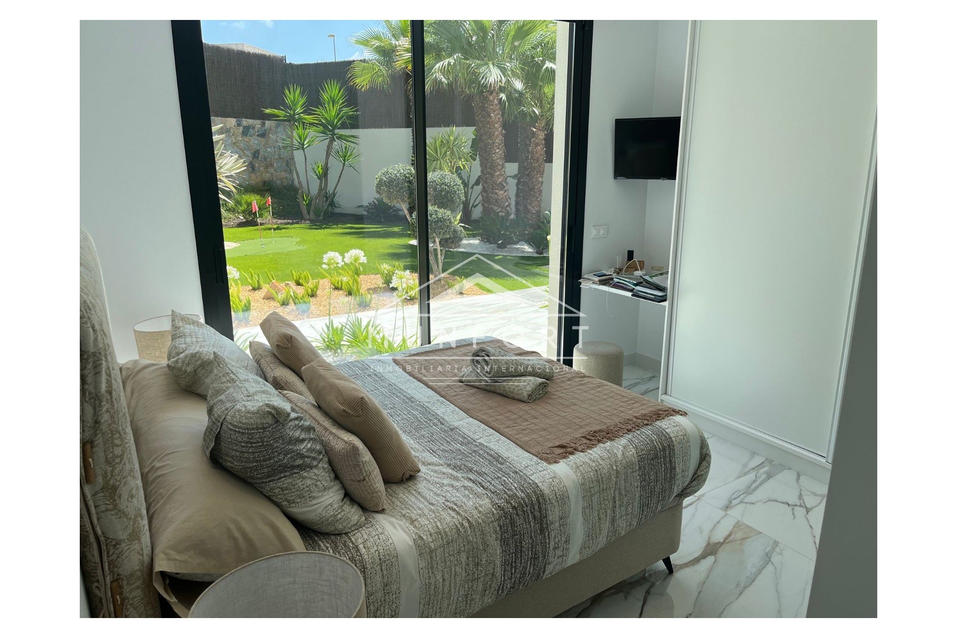 Herverkoop - Luxe villa's -
Orihuela Costa - Las Colinas Golf