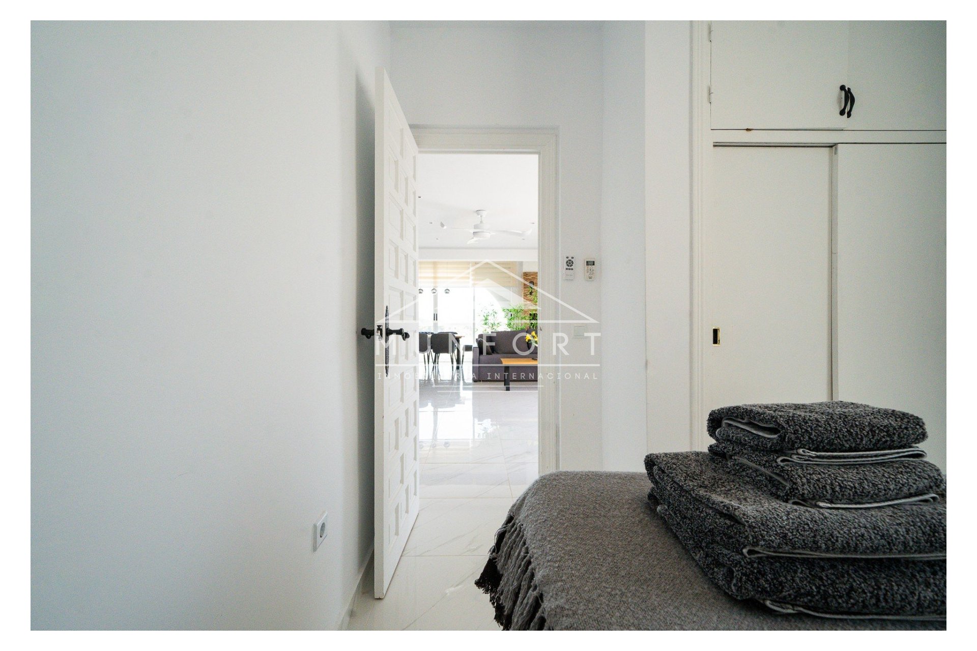 Herverkoop - Luxe villa's -
Orihuela Costa - Villamartín