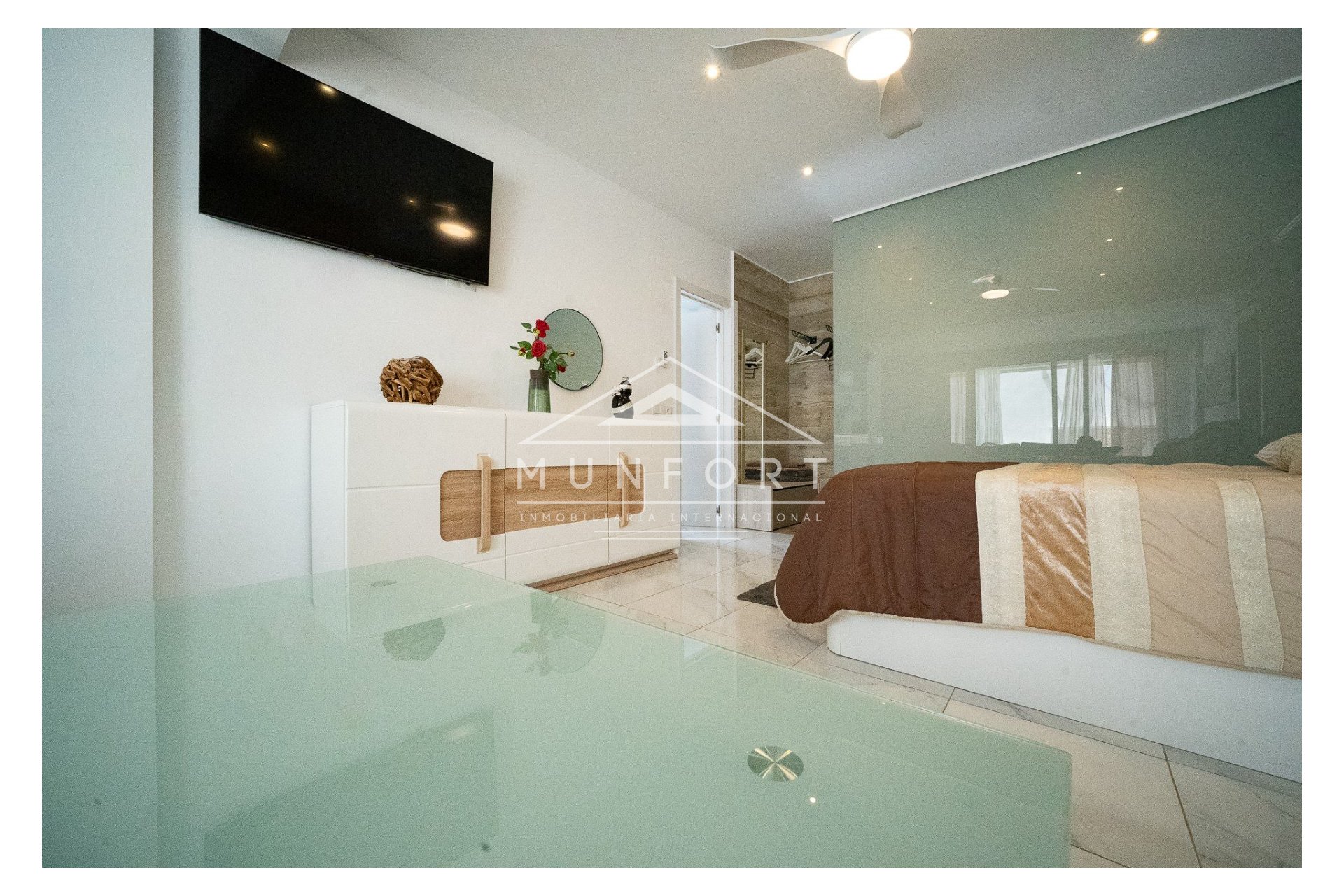 Herverkoop - Luxe villa's -
Orihuela Costa - Villamartín