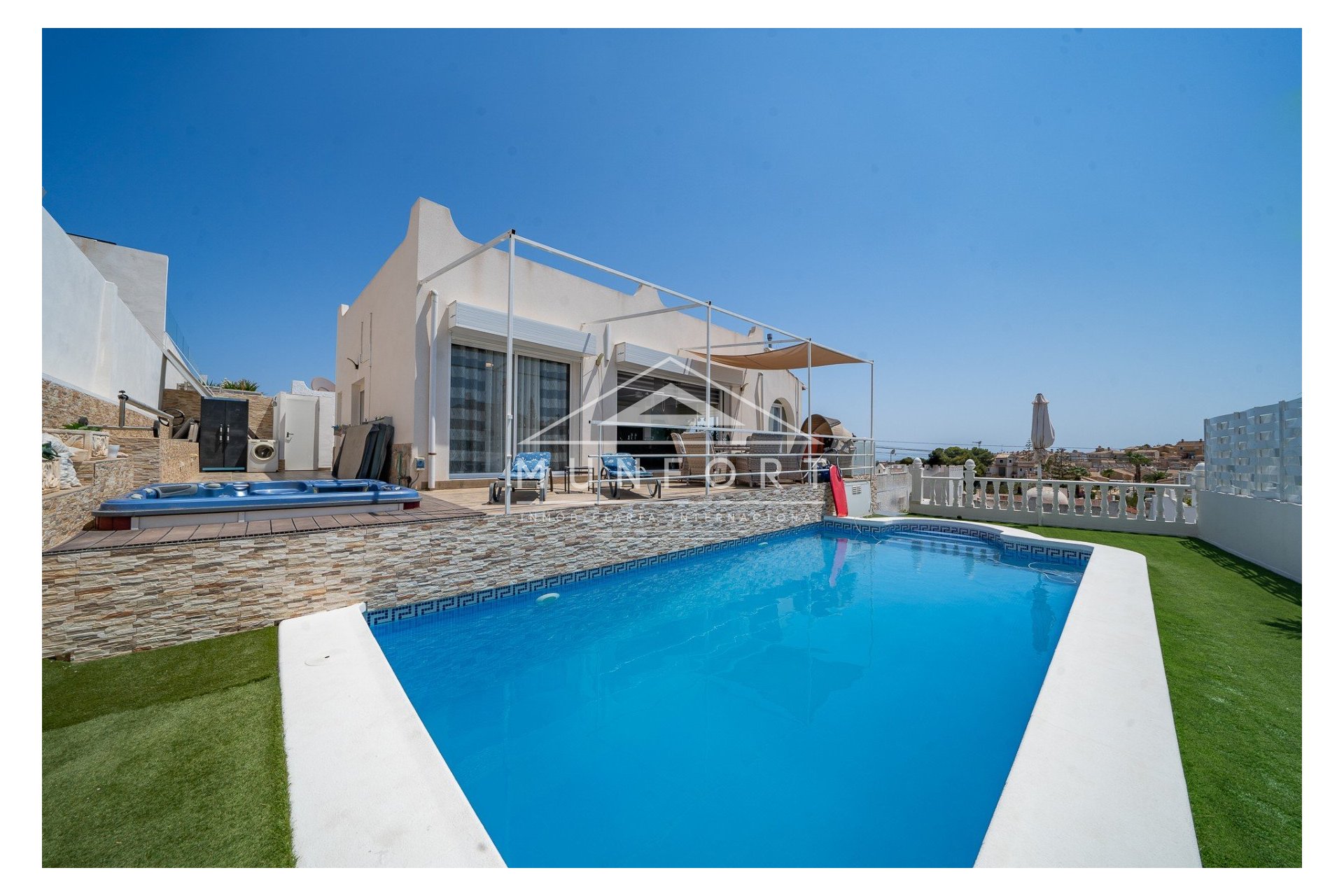 Herverkoop - Luxe villa's -
Orihuela Costa - Villamartín