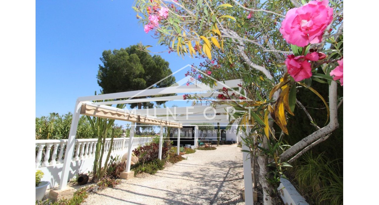 Herverkoop - Luxe villa's -
Orihuela Costa - Villamartin