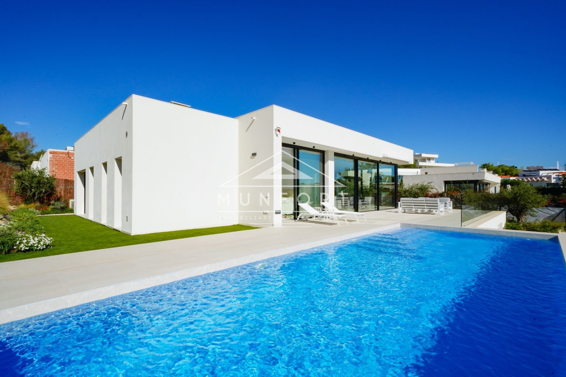 Herverkoop - Luxe villa's -
Orihuela Costa